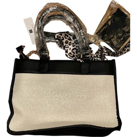 NWT, Laundry by Design, White woven bag w/Black trim, RT $88 - Picture 3 of 7